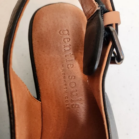NWOB Gentle Souls Noemi Black Leather Low Wedge Slingback Size 7.5 - Picture 9 of 10